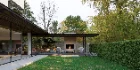 Modern courtyard living room and dining room - Thumbnail 1