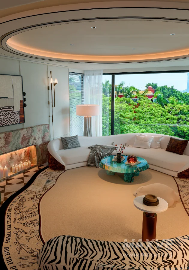 Luxurious living room and dining room - Image 7